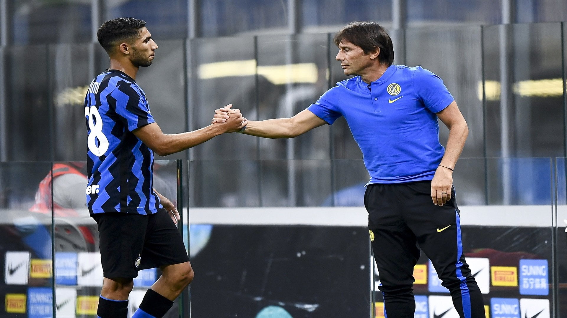 STADIO GIUSEPPE MEAZZA, MILAN, ITALY - 2020/09/19: Antonio Conte (R), head coach of FC Internazionale, shakes hands with Achraf Hakimi of FC Internazionale during the pre-season friendly football match between FC Internazionale and Pisa SC. FC Internazionale won 7-0 over Pisa SC. (Photo by Nicolò Campo/LightRocket via Getty Images)