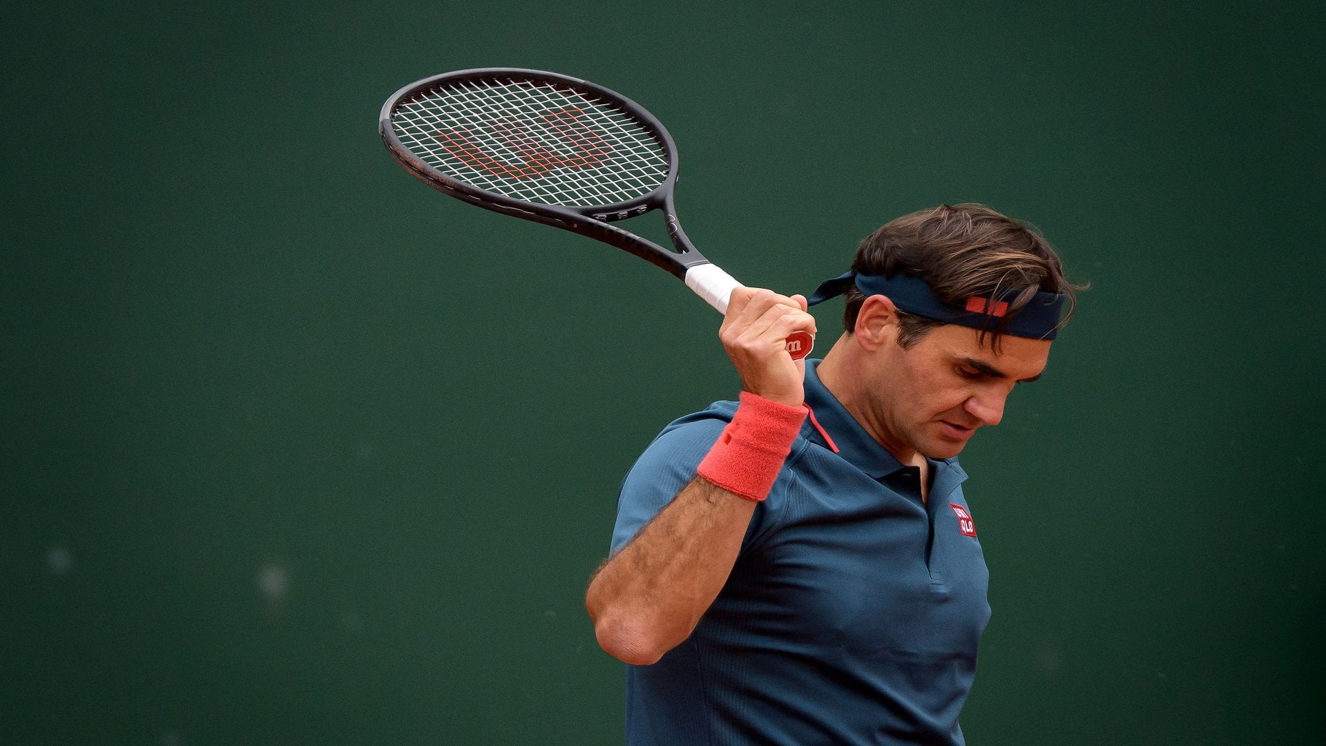 Switzerland's Roger Federer reacts during his ATP 250 Geneva Open tennis match against Spain's Pablo Andujar on May 18, 2021 in Geneva. (Photo by Fabrice COFFRINI / AFP) (Photo by FABRICE COFFRINI/AFP via Getty Images)