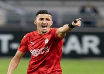 TEL AVIV, ISRAEL - DECEMBER 10: (BILD ZEITUNG OUT) Fayçal Fajr of Sivasspor gestures during the UEFA Europa League Group I stage match between Maccabi Tel-Aviv FC and Sivasspor at Bloomfield Stadium on December 10, 2020 in Tel Aviv, Israel. (Photo by Ahmad Mora/DeFodi Images via Getty Images)