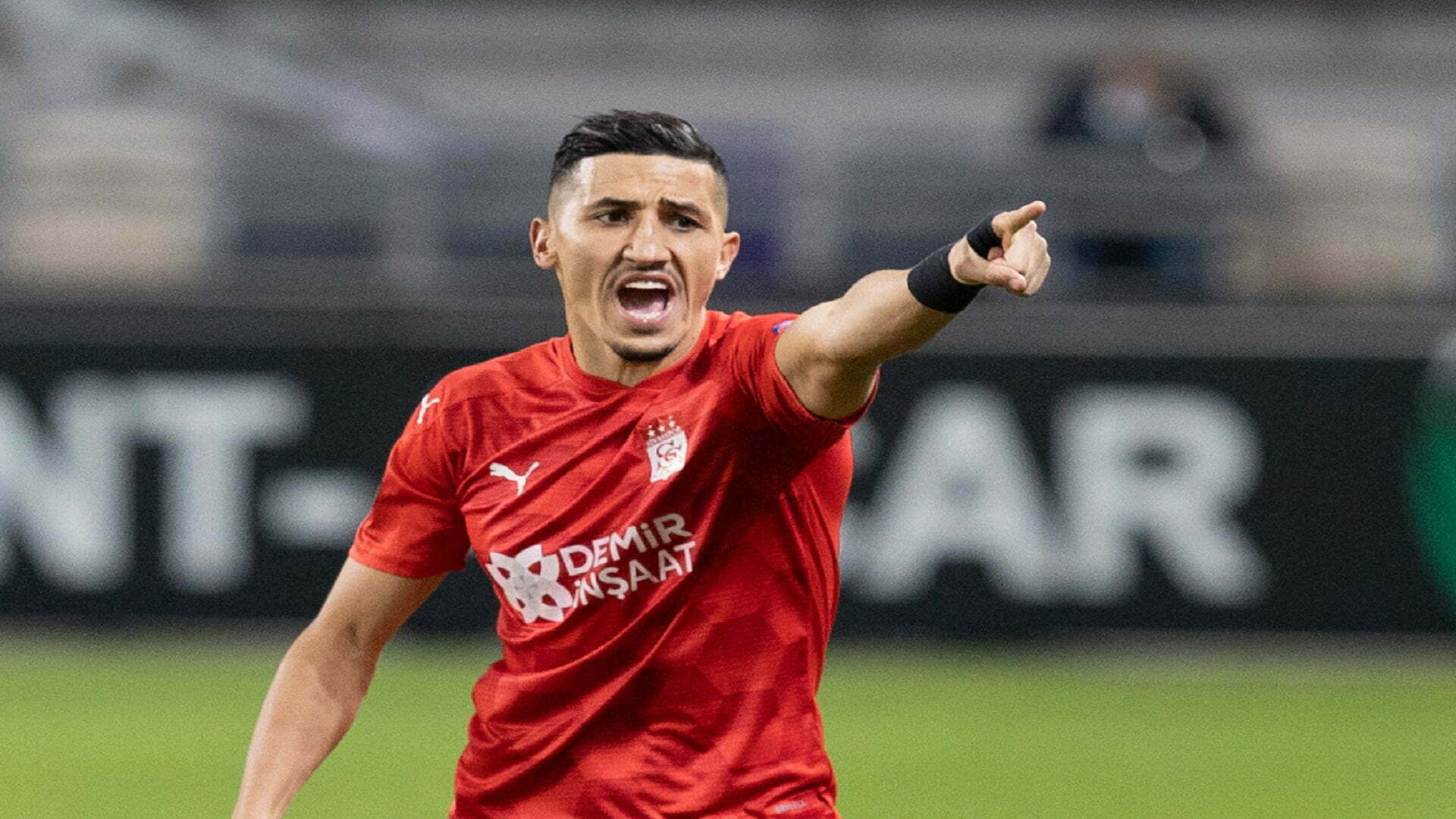 TEL AVIV, ISRAEL - DECEMBER 10: (BILD ZEITUNG OUT) Fayçal Fajr of Sivasspor gestures during the UEFA Europa League Group I stage match between Maccabi Tel-Aviv FC and Sivasspor at Bloomfield Stadium on December 10, 2020 in Tel Aviv, Israel. (Photo by Ahmad Mora/DeFodi Images via Getty Images)