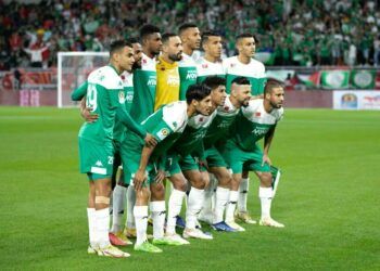 AL RAYYAN, QATAR - DECEMBER 22: Players of Raja Casablanca pose for a team photo during the CAF Super Cup football match between Egypt's Al-Ahly and Morocco's Raja Club Athletic (Raja Casablanca) at the Ahmed Bin Ali Stadium on December 22, 2021 in Qatar, Ar-Rayyan. (Photo by Tnani Badreddine ATPImages/Getty Images)