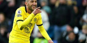 LONDON, ENGLAND - FEBRUARY 19: Hakim Ziyech of Chelsea FC celebrates scoring a goal which is later disallowed during the Premier League match between Crystal Palace and Chelsea at Selhurst Park on February 19, 2022 in London, England. (Photo by Chloe Knott - Danehouse/Getty Images)