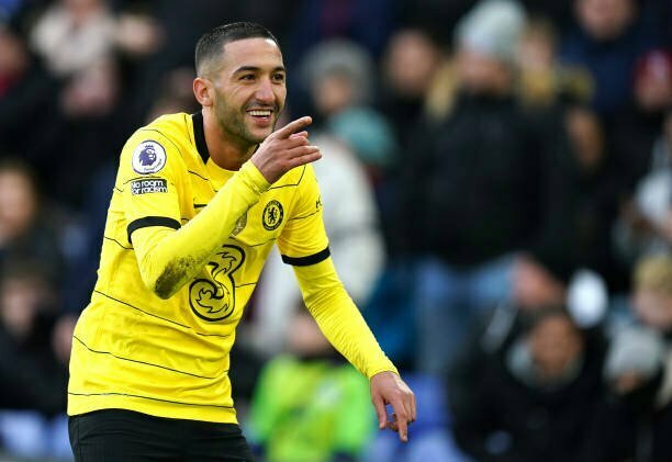 LONDON, ENGLAND - FEBRUARY 19: Hakim Ziyech of Chelsea FC celebrates scoring a goal which is later disallowed during the Premier League match between Crystal Palace and Chelsea at Selhurst Park on February 19, 2022 in London, England. (Photo by Chloe Knott - Danehouse/Getty Images)