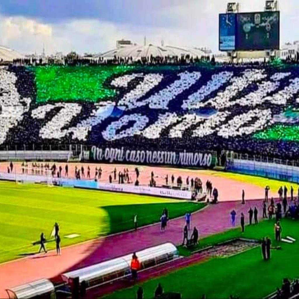 الكورفا سود تشرح مضمون “تيفو” “كلاسيكو” الرجاء والجيش