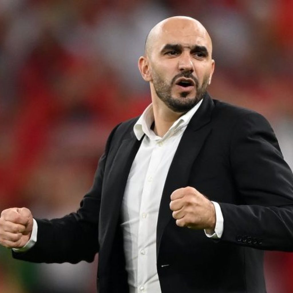 الركراكي: كل من يحب كرة القدم يجب أن يشاهد جماهير الوداد والرجاء والدار البيضاء مدينة الكرة