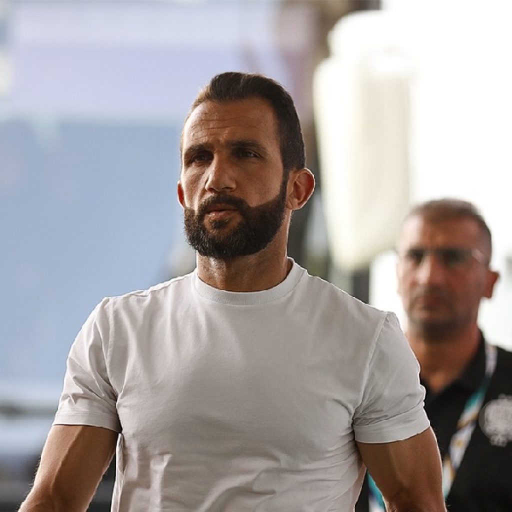 مكافأة خاصة من رمزي للاعبيه بعد الفوز على طنجة