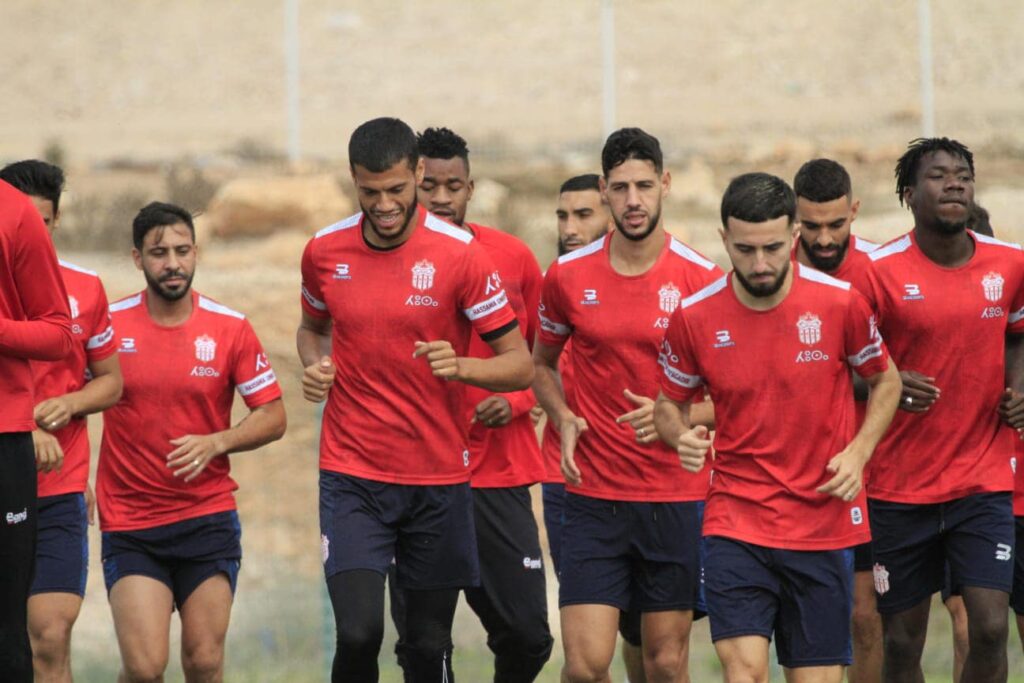 حسنية أكادير يواجه نهضة بركان بحصة تدريبية وحيدة