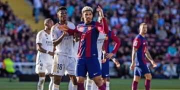 BARCELONA, SPAIN - OCTOBER 28: Ronald Araujo of FC Barcelona in action against Aurelien Tchouameni of Real Madrid during the Spanish league, La Liga EA Sports, football match played between FC Barcelona and Real Madrid at Estadi Olimpic  on October 28, 2023 in Barcelona, Spain. (Photo By Javier Borrego/Europa Press via Getty Images)