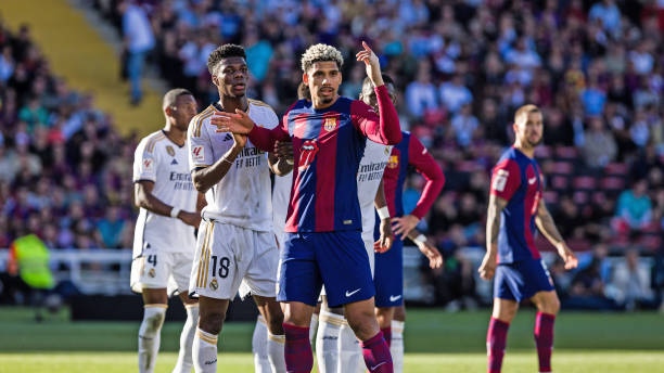 BARCELONA, SPAIN - OCTOBER 28: Ronald Araujo of FC Barcelona in action against Aurelien Tchouameni of Real Madrid during the Spanish league, La Liga EA Sports, football match played between FC Barcelona and Real Madrid at Estadi Olimpic  on October 28, 2023 in Barcelona, Spain. (Photo By Javier Borrego/Europa Press via Getty Images)