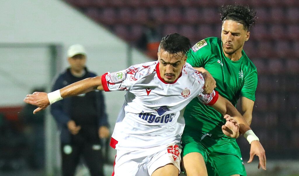 بعد إقالته مدربه.. فريق في الدوري الاحترافي يستنجد بمدرب ودادي