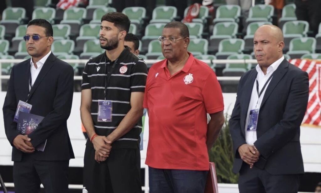 البرناكي يجتمع بالبنزرتي ولاعبي الوداد قبل قمة بركان