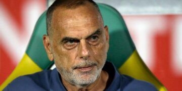 Ghana head coach Avram Grant looks on ahead of the African Cup of Nations semifinal soccer match between Cameroon and Ghana at the Stade de Renovation, in Franceville, Gabon, Thursday, Feb. 2, 2017. (AP Photo/Sunday Alamba)