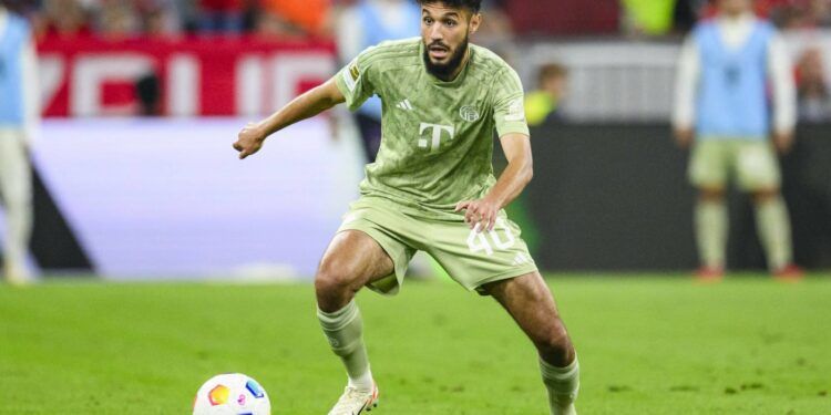 FILED - 15 September 2023, Bavaria, Munich: Munich's Noussair Mazraoui in action during the German Bundesliga soccer match between Bayern Munich and Bayer Leverkusen at Allianz Arena. Photo: Tom Weller/dpa