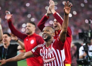 Ayoub El Kaabi and his Olympiakos teammates celebrate their Europa Conference League semi-final victory over Aston Villa in Piraeus. Pic: Stefanos Kyriazis/NurPhoto/Shutterstock