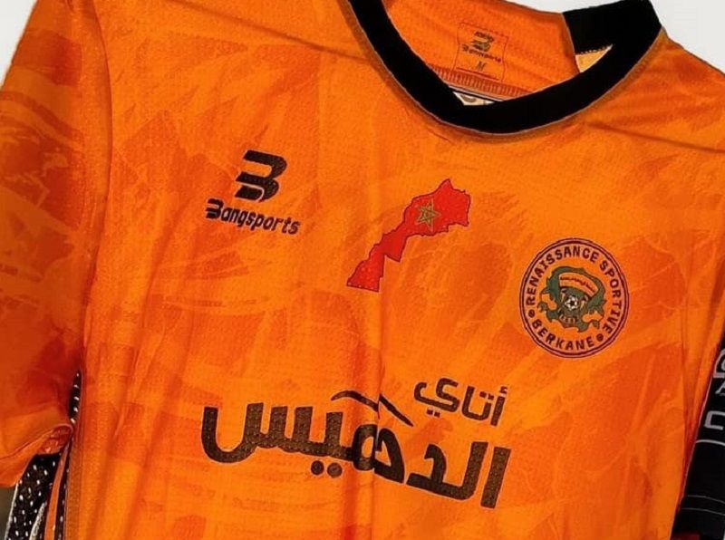 الكاف يعتمد قميص نهضة بركان المرصع بخريطة المملكة المغربية