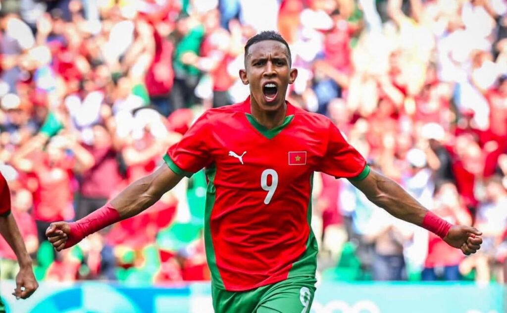 العين الإماراتي يساند المنتخب الوطني و سفيان رحيمي أمام نيجيريا