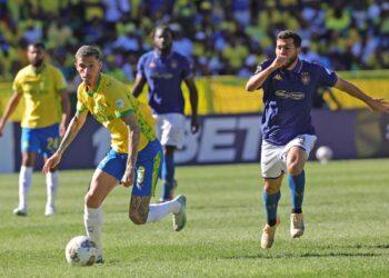 Arthur Sales of Mamelodi Sundowns challenged by Houssem Tka of Esperance Tunis during the CAF Champions League 2025/26 semi final 2nd Leg match between Mamelodi Sundowns and Esperance at Loftus Versfeld Stadium in Pretoria on 17 April 2026 ©Samuel ShivambuBackpagePix