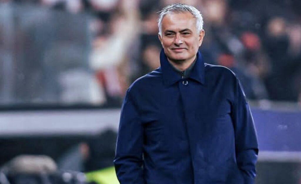 مورينيو يصل إلى مدريد لمباشرة عمله على رأس الإدارة التقنية للفريق الملكي