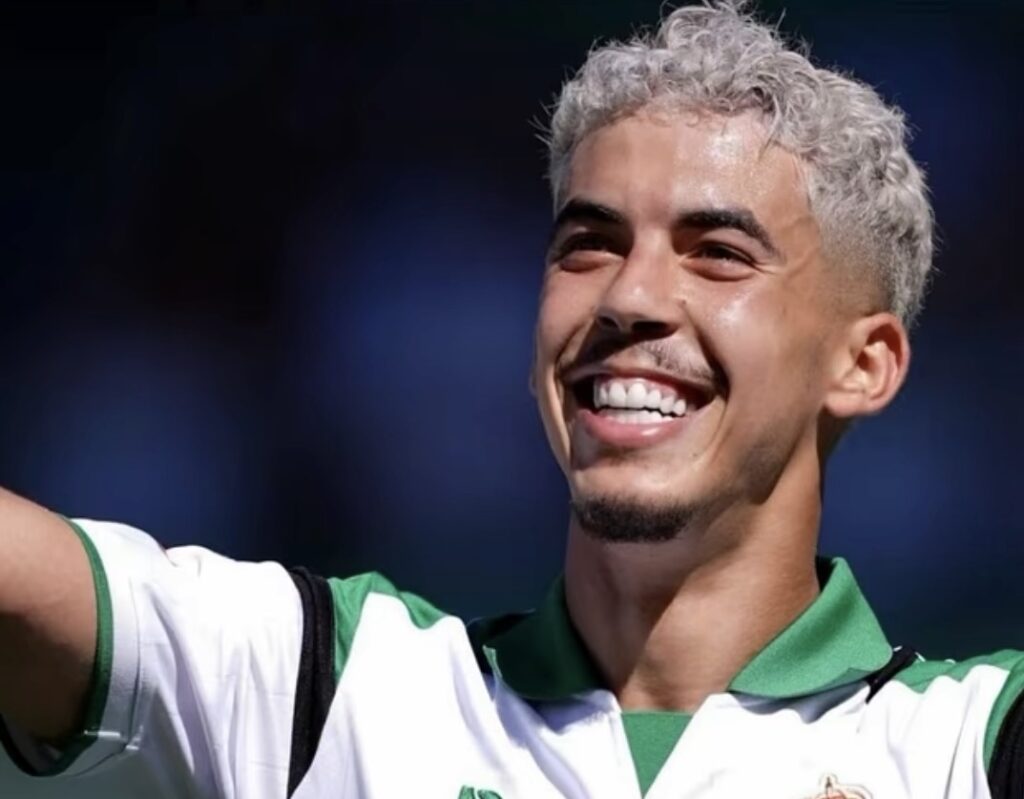 الزابيري : ” تمثيل بلدي يعني لي الكثير و أتمنى منح المنتخب الوطني الإضافة “