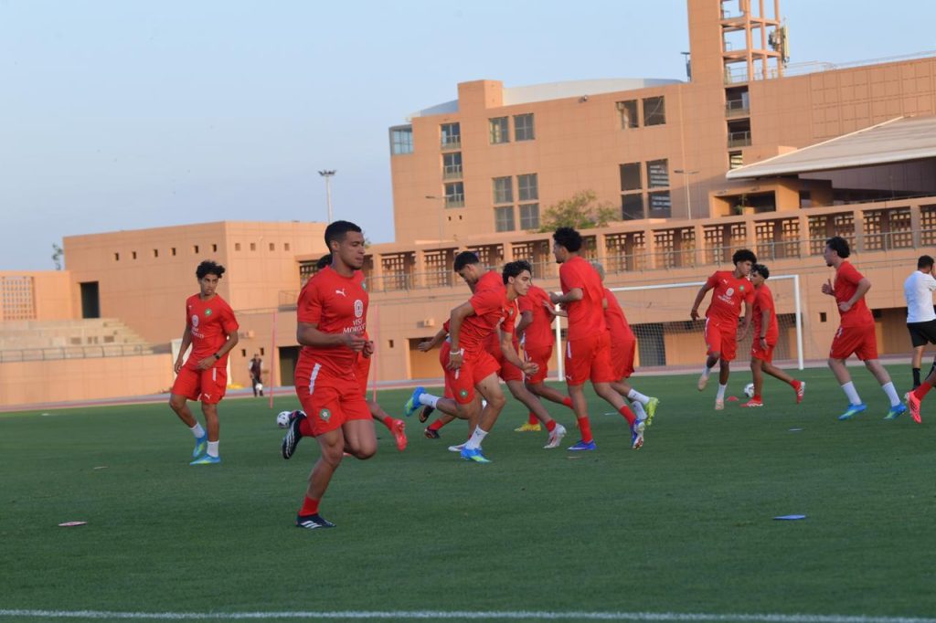 عملية جراحية تبعد لاعبا بارزا عن المنتخب الوطني