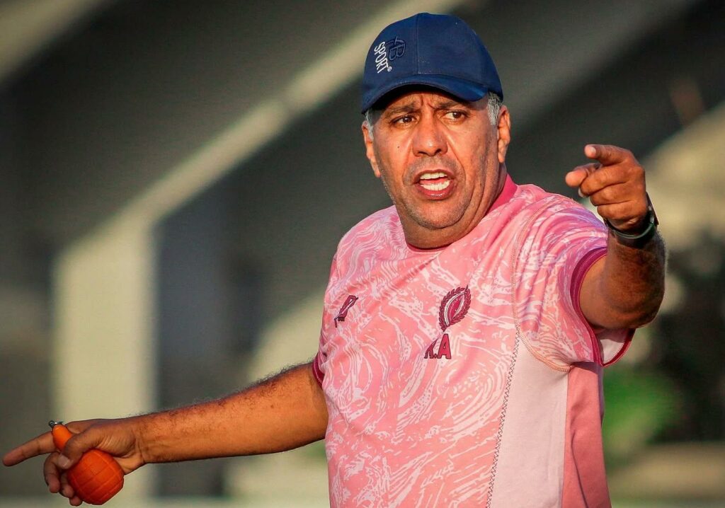 الطاوسي يثني على أداء لاعبي الكوكب المراكشي قبل قمة الوداد