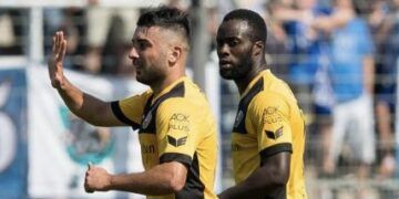 Dresden's Aias Aosman (L) celebrating with Erich Berko his scoring of the 2:2 equaliser during the 2nd Bundesliga match pitting VfL Bochum vs Dynamo Dresden in Bochum, Germany, 27 August 2017.
(ATTENTION: Based on the DFL's accreditation provisions, publication and further utilization on the Internet and in online media during the game is capped at a total of 15 pictures per game) Photo: Guido Kirchner/dpa (Photo by Guido Kirchner/picture alliance via Getty Images)