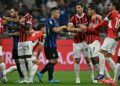 Inter Milan's Argentine forward #10 Lautaro Martinez (C) argues with AC Milan's players  during the Italian Serie A football match between Inter and AC Milan at San Siro stadium in Milan, on September 22, 2024. (Photo by Gabriel BOUYS / AFP)